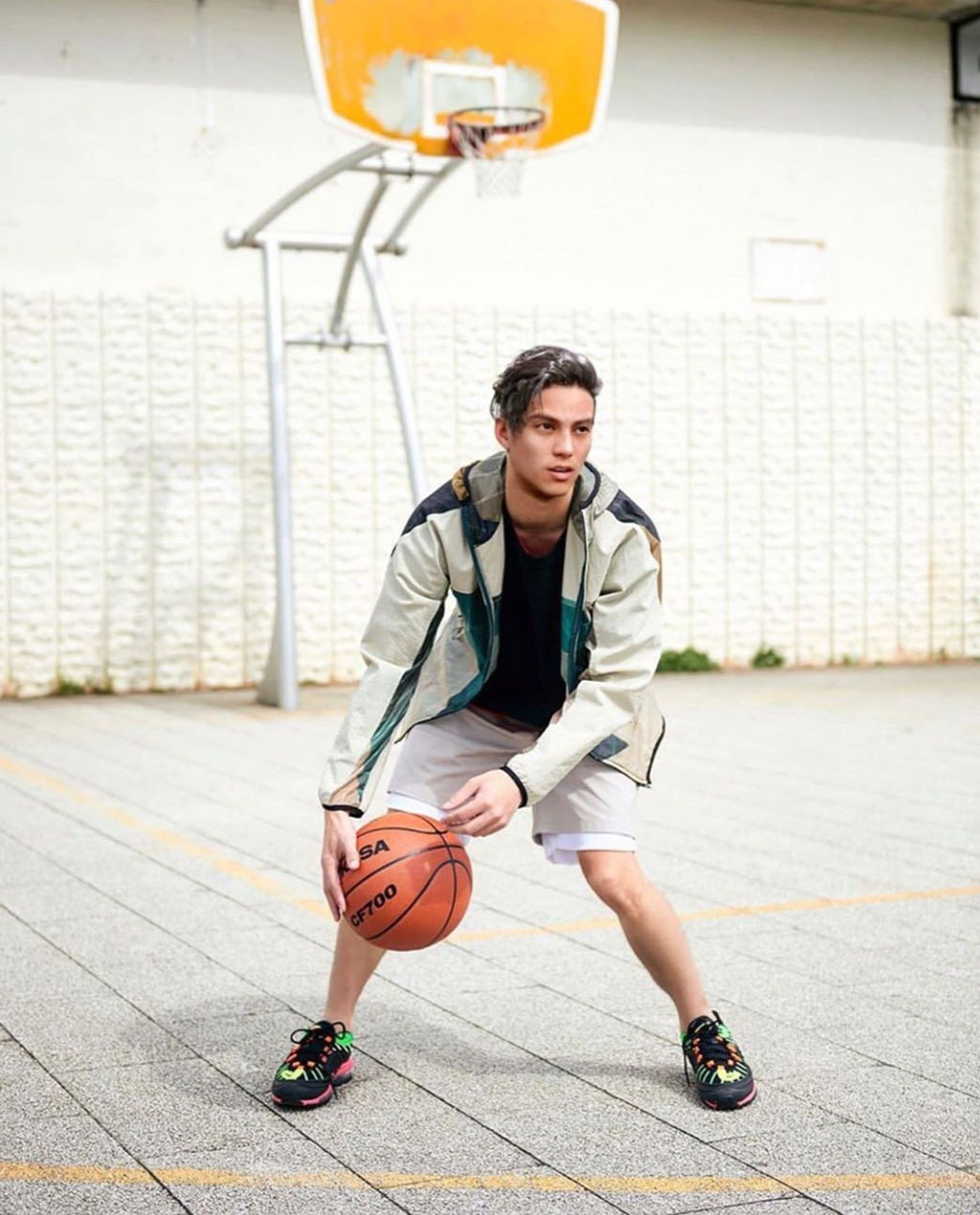 Liam Nikuro có niềm đam mê với âm nhạc và bóng rổ Ảnh: Instagram